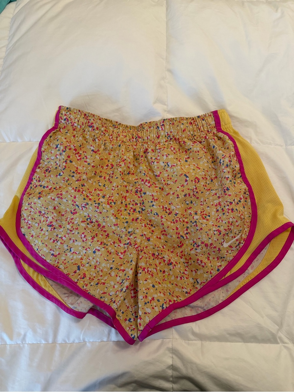 Women’s Nike Shorts and Sweatshirt Bundle Size Medium - Picture 8 of 12